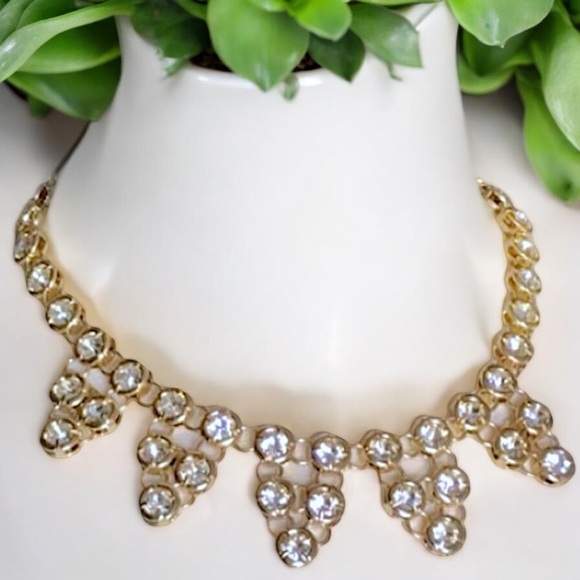 ✨ Crystal Encased Necklace & Stud Earring Set ✨ - Picture 10 of 16